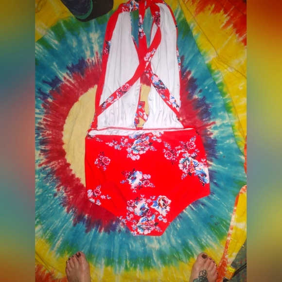 Jessica Simpson Onepiece cut out swimsuit - Picture 5 of 6